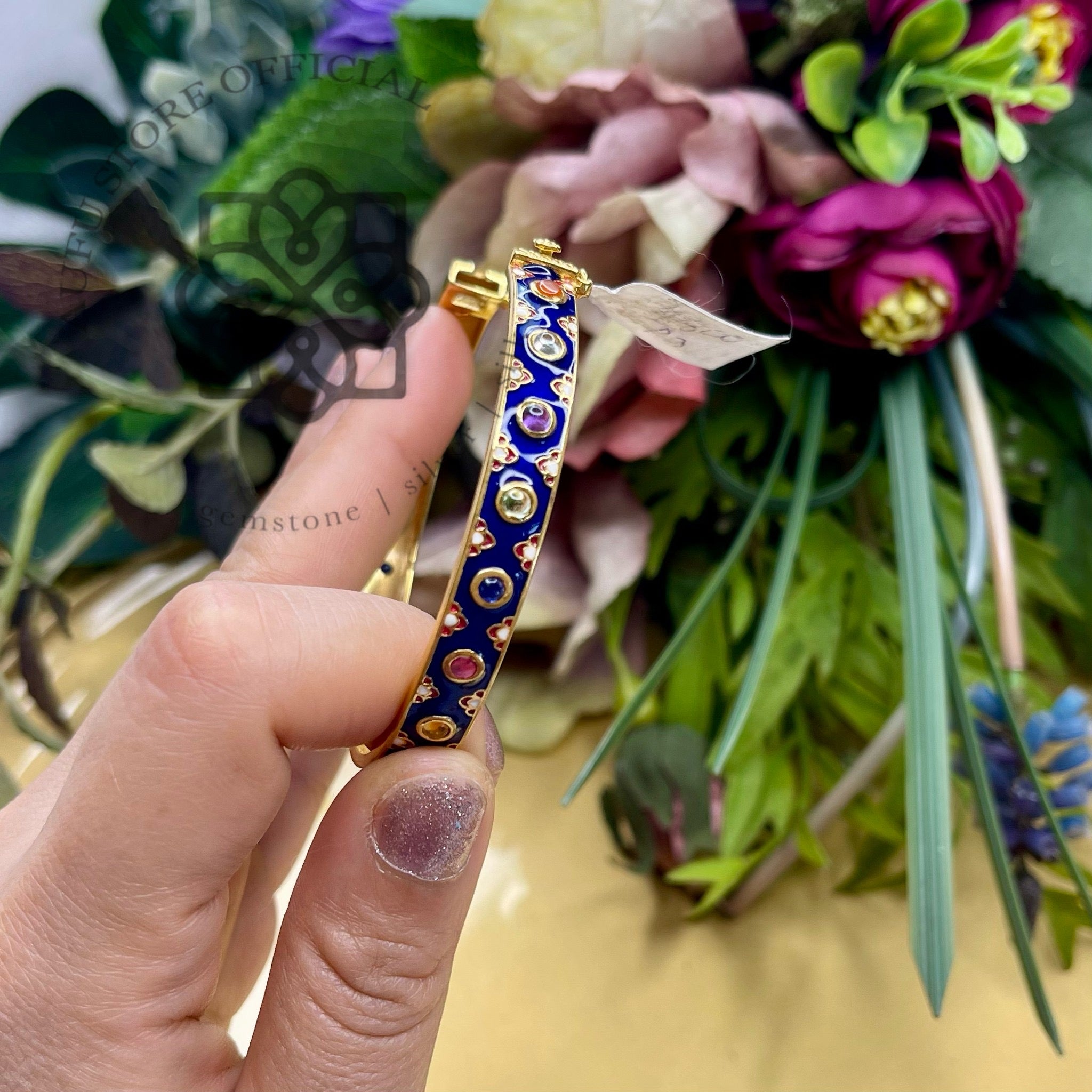 กำไลข้อมือพลอยผสมงานลงยาโบราณ – Multi-Gem Enamel Bangle