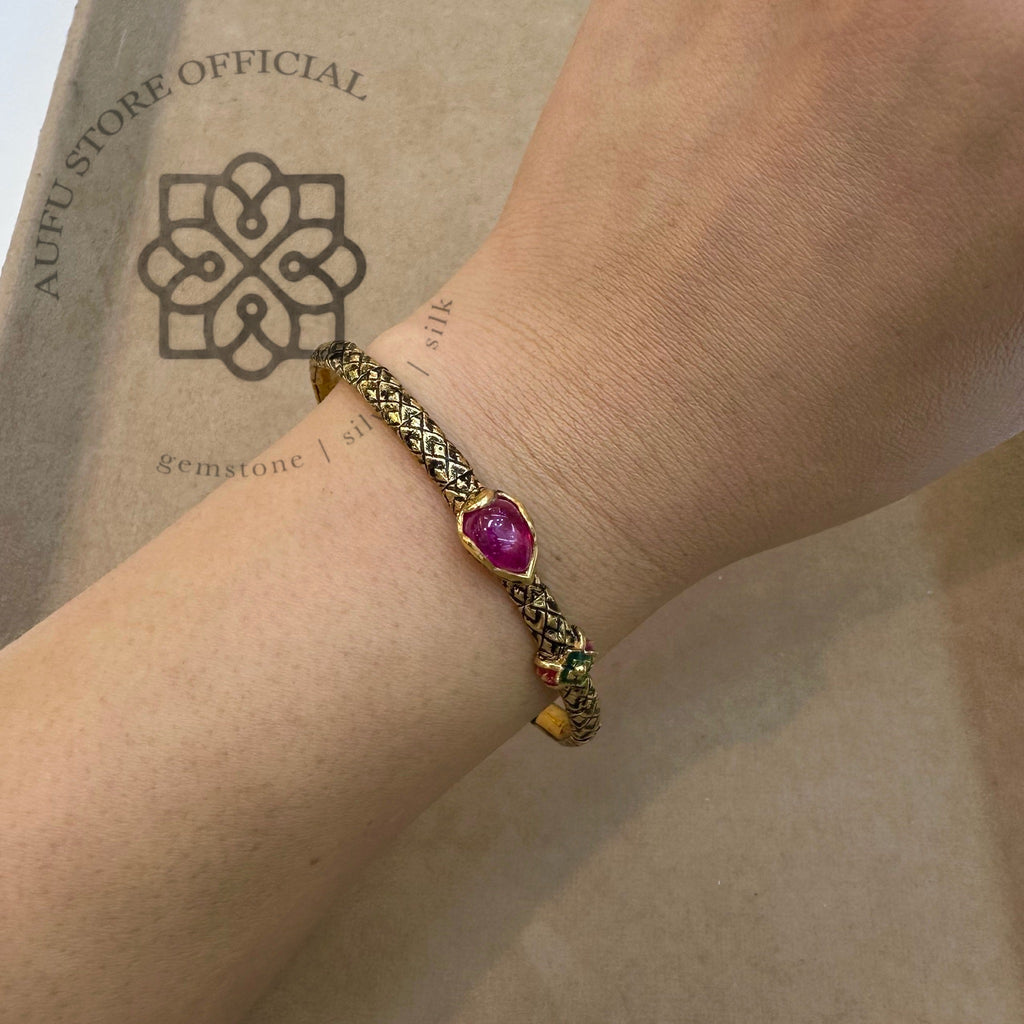 กำไลทับทิมโบราณ รุ่น “Ruby Serpent Grace” “นาคราชาแดง” Ruby Serpent Grace – Antique Ruby Cabochon Bangle