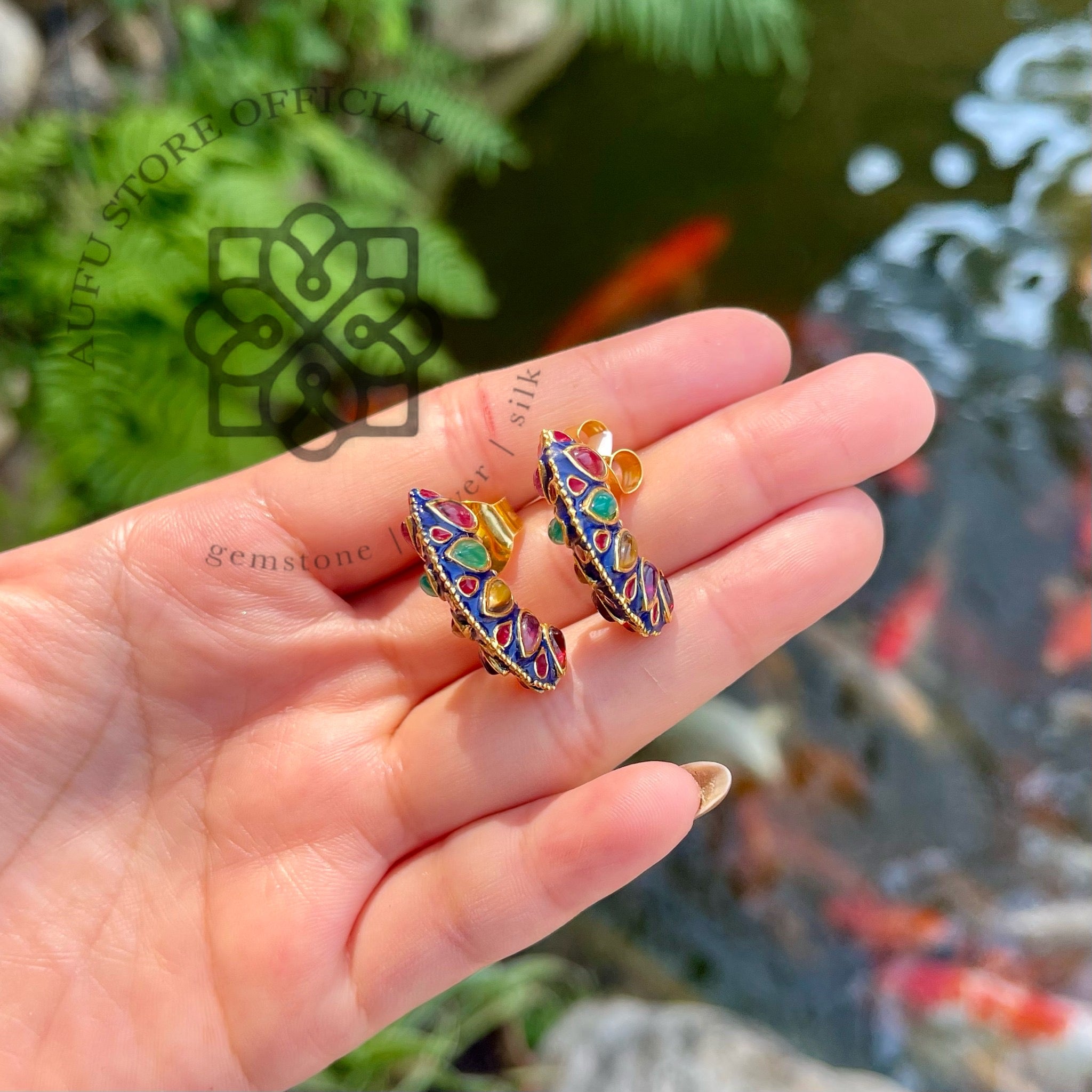 ต่างหูพลอยเจ็ดสีโบราณ รุ่น “Royal Arc” “อัศจรรย์โค้งมณี” Royal Arc – Multi-Gemstone Vintage Earrings