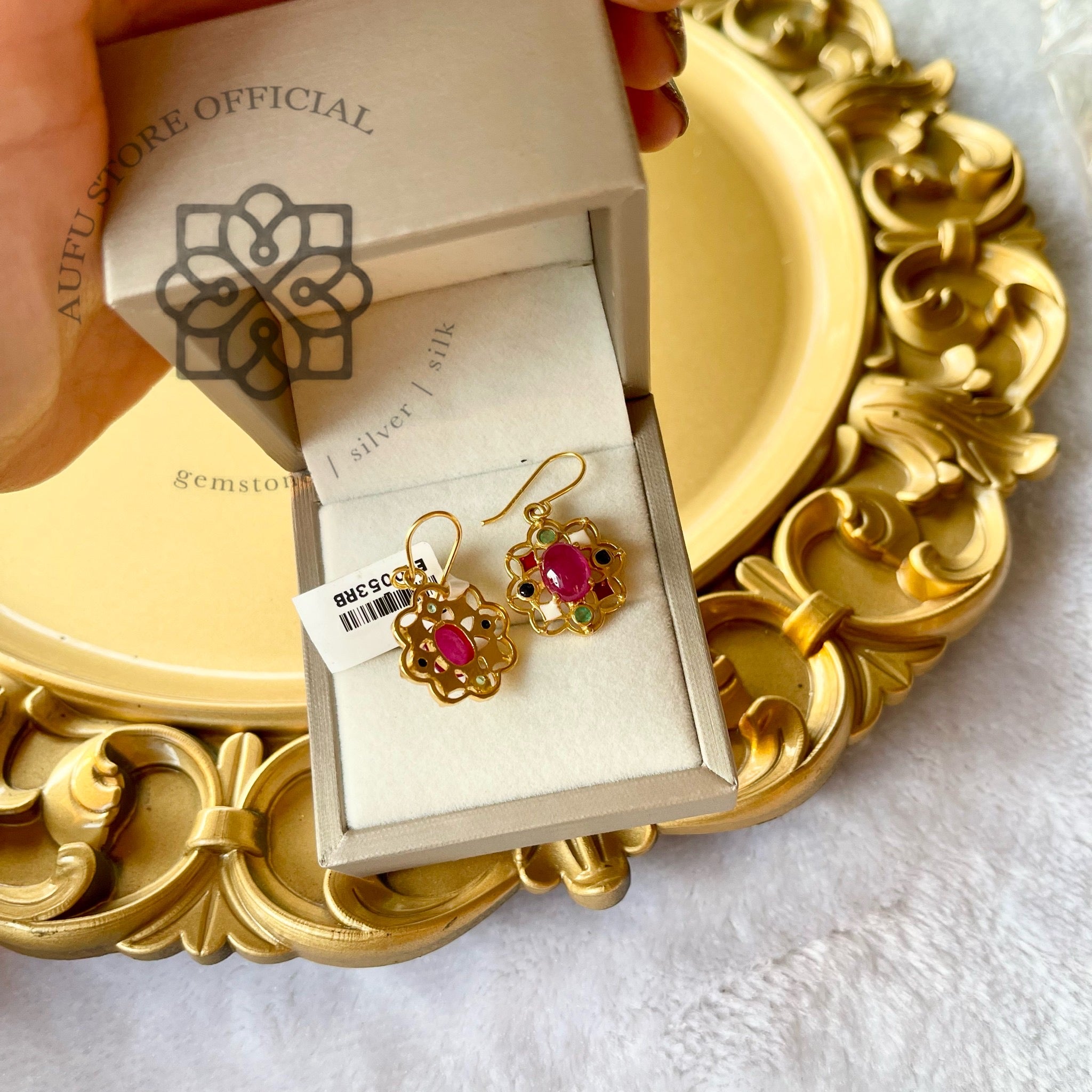 ต่างหูทับทิมโบราณลายดอกไม้ รุ่น “Ruby Lotus Halo” “มณฑารพชาดา”Ruby Lotus Halo – Vintage Floral Ruby Earrings