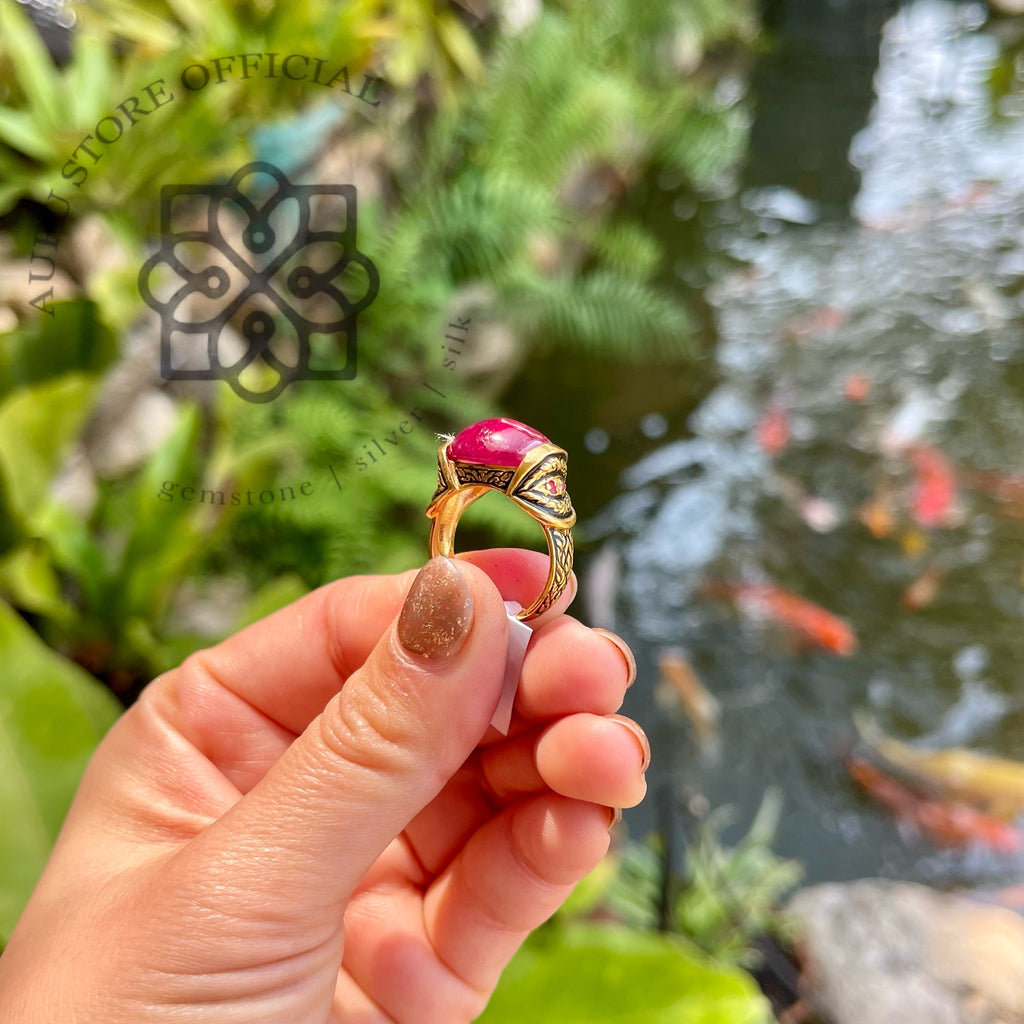 แหวนทับทิมก้อนโบราณ รุ่น “Royal Red Ember” “อัคนีวรรณ” Royal Red Ember – Antique Ruby Cabochon Ring
