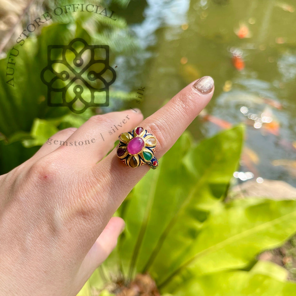 แหวนทับทิมนพเก้าลายดอกบัว – รุ่น Royal Lotus Ruby Ring “บุปผามงคล”
Royal Lotus Ruby Ring – Navaratna Floral Design