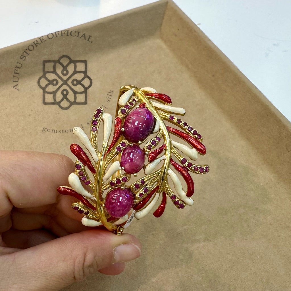 กำไลทับทิมลงยา รุ่น “Royal Ruby Fern” “ศิขราสชาดา” Royal Ruby Fern – Ruby Cabochon Enamel Heritage Bangle