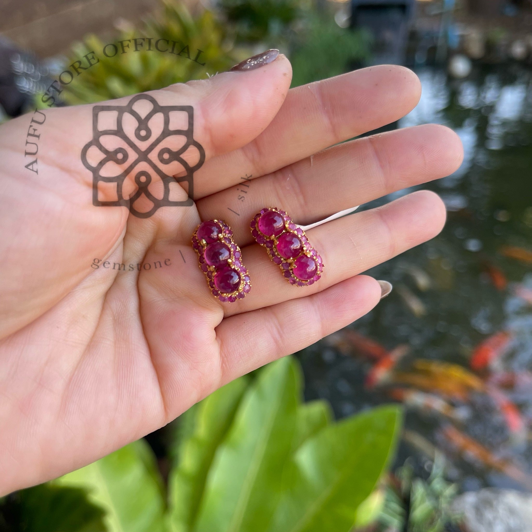 ต่างหูทับทิมโบราณ รุ่น “Crimson Crown” “ชาดาพิไล” Crimson Crown – Vintage Ruby Cabochon Earrings