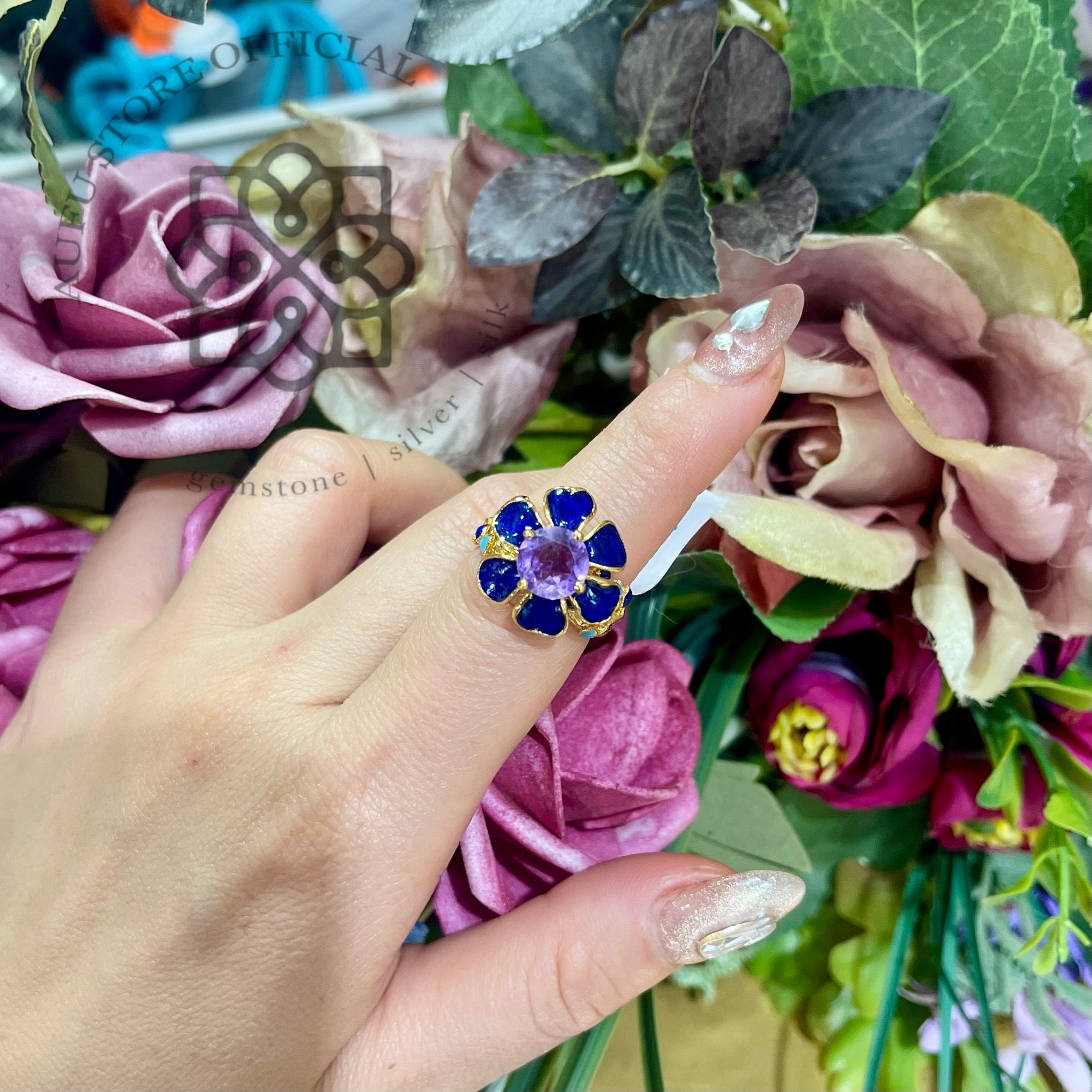 แหวนดอกไม้พลอยอะเมทิสต์ ลงยาน้ำเงิน Blue Enamel Floral Ring with Amethyst Center