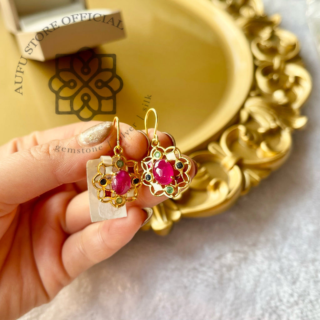 ต่างหูทับทิมโบราณลายดอกไม้ รุ่น “Ruby Lotus Halo” “มณฑารพชาดา”Ruby Lotus Halo – Vintage Floral Ruby Earrings