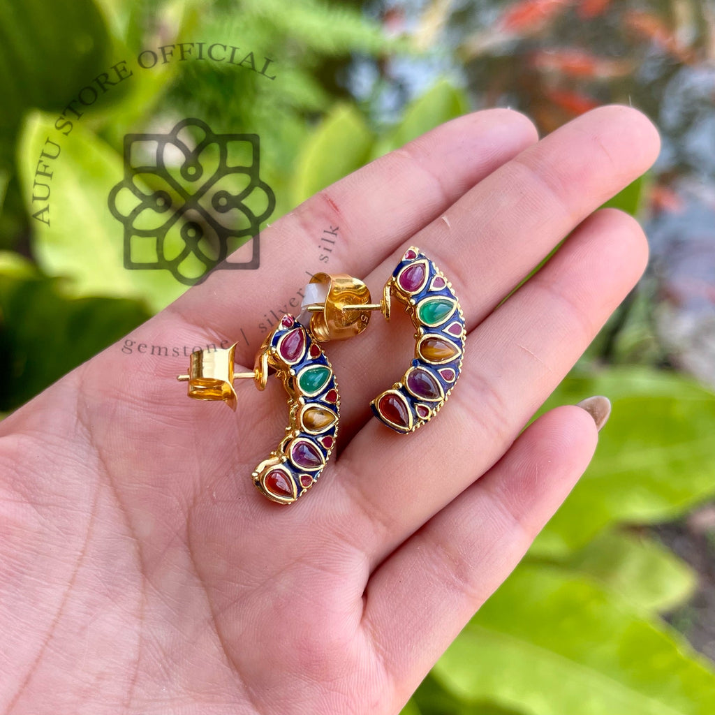 ต่างหูพลอยเจ็ดสีโบราณ รุ่น “Royal Arc” “อัศจรรย์โค้งมณี” Royal Arc – Multi-Gemstone Vintage Earrings