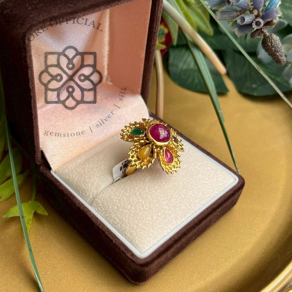 แหวนทับทิมนพรัตน์ดีไซน์ดอกไม้ “Royal Navaratna Bloom” ลายบุปผาราชนี Royal Navaratna Bloom – Ruby & Navaratna Floral Ring