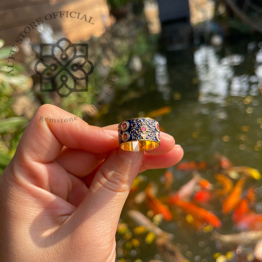 แหวนถมดำลายโบราณ ประดับทับทิม – งานลงยาโบราณ Vintage Black-Enamel Ruby Ring – Thai Traditional Style