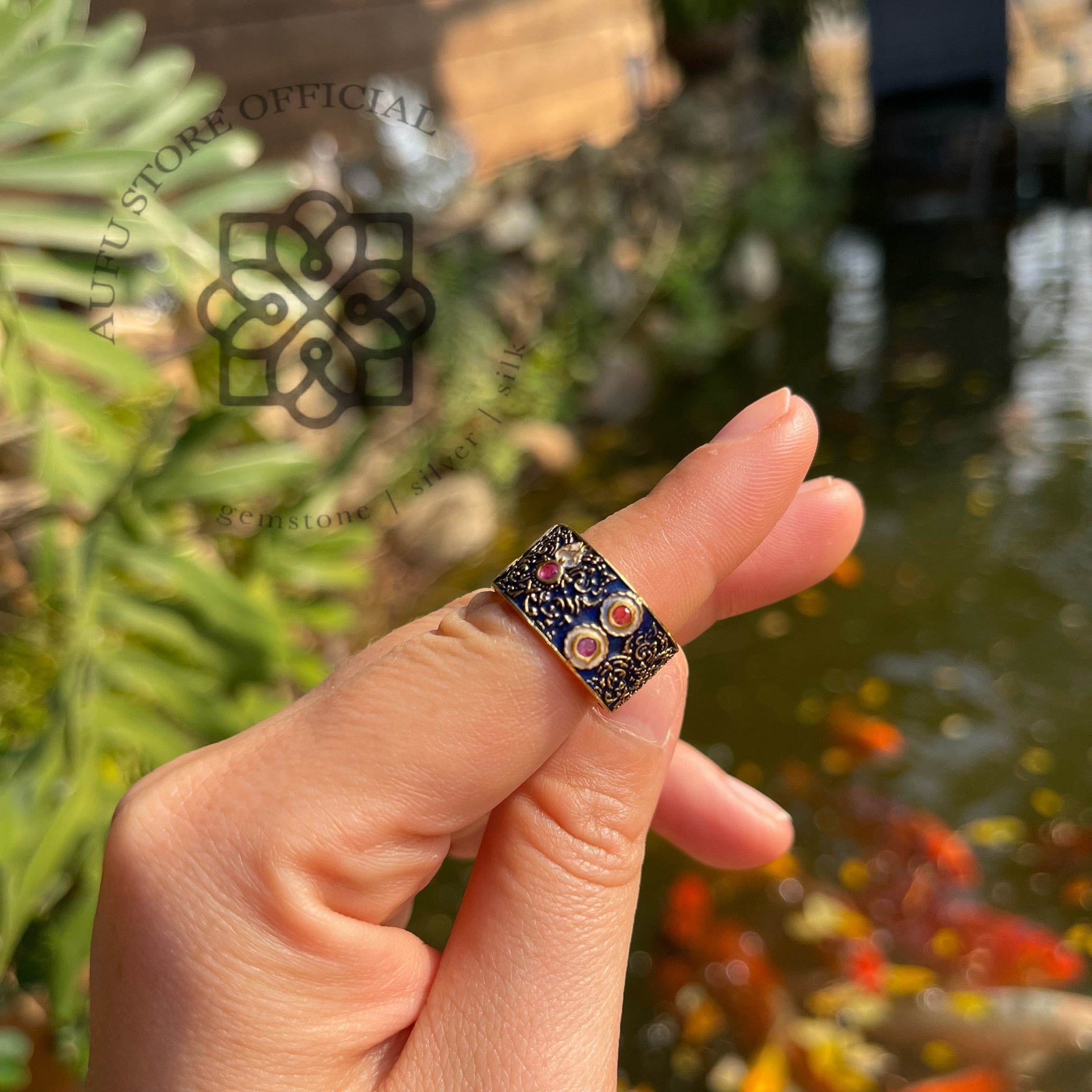 แหวนถมดำลายโบราณ ประดับทับทิม – งานลงยาโบราณ Vintage Black-Enamel Ruby Ring – Thai Traditional Style