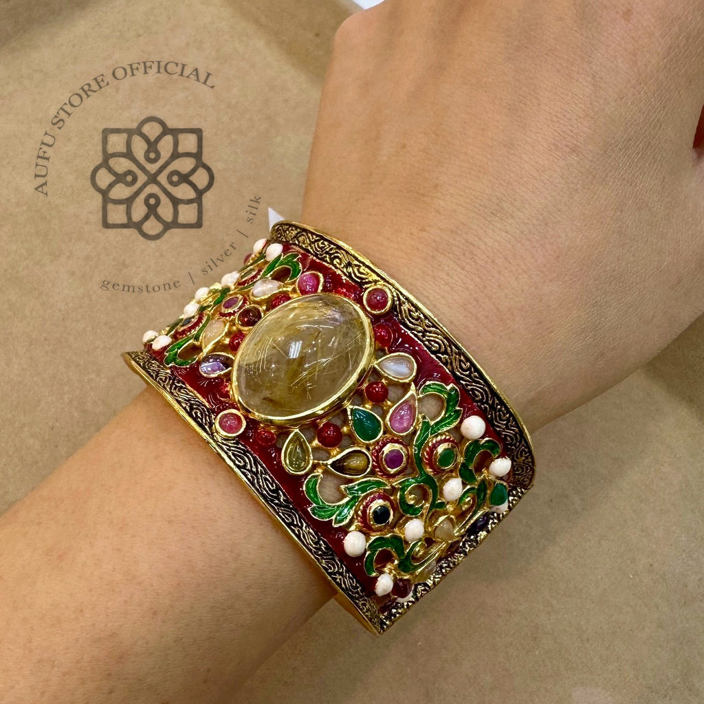 กำไลพลอยไทเกอร์อายร์ไหมทอง ดีไซน์โบราณ ลงยาลายไทย ตัวเรือนเงินแท้ 925 ชุบทองโบราณ Vintage Enamel Rutilated Quartz Statement Cuff, 925 Sterling Silver with Gold Antiqued Finish