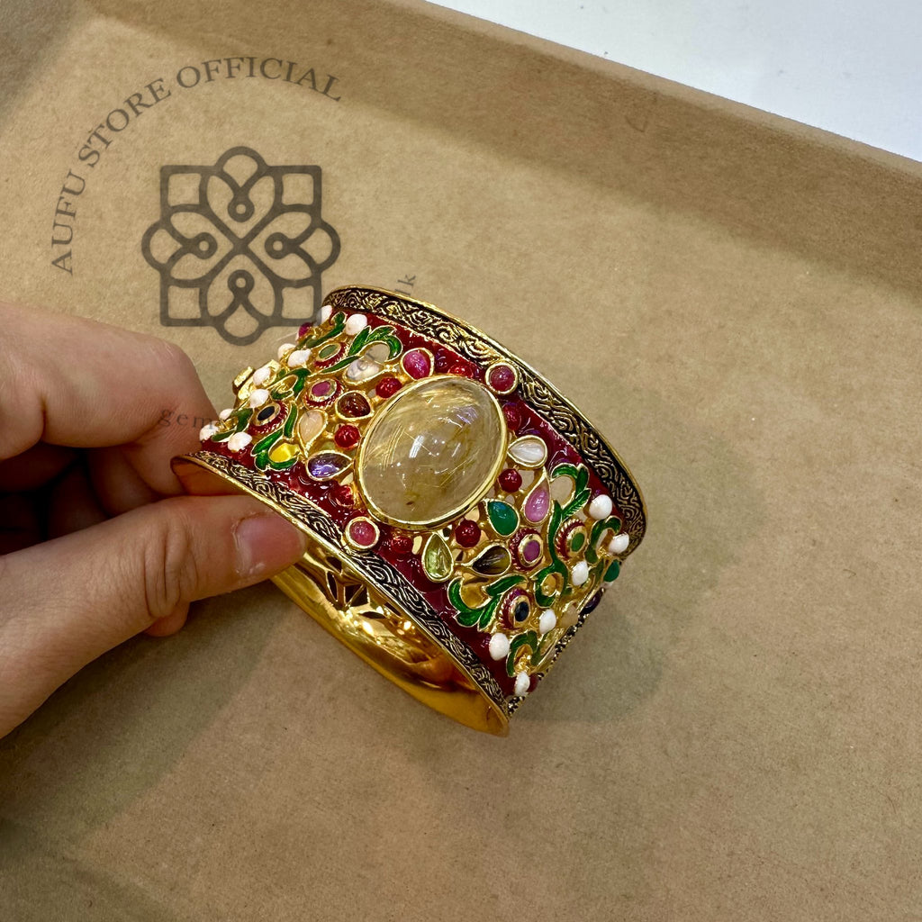 กำไลพลอยไทเกอร์อายร์ไหมทอง ดีไซน์โบราณ ลงยาลายไทย ตัวเรือนเงินแท้ 925 ชุบทองโบราณ Vintage Enamel Rutilated Quartz Statement Cuff, 925 Sterling Silver with Gold Antiqued Finish