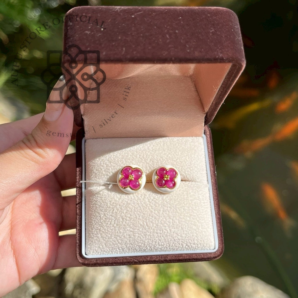 ต่างหูทับทิมดอกไม้ รุ่น “Ruby Blossom Petite” “พิกุลชมพู” Ruby Blossom Petite – Pink Ruby Floral Stud Earrings