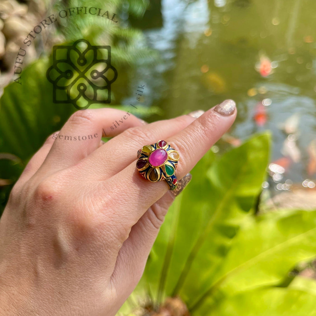 แหวนทับทิมนพเก้าลายดอกบัว – รุ่น Royal Lotus Ruby Ring “บุปผามงคล”
Royal Lotus Ruby Ring – Navaratna Floral Design