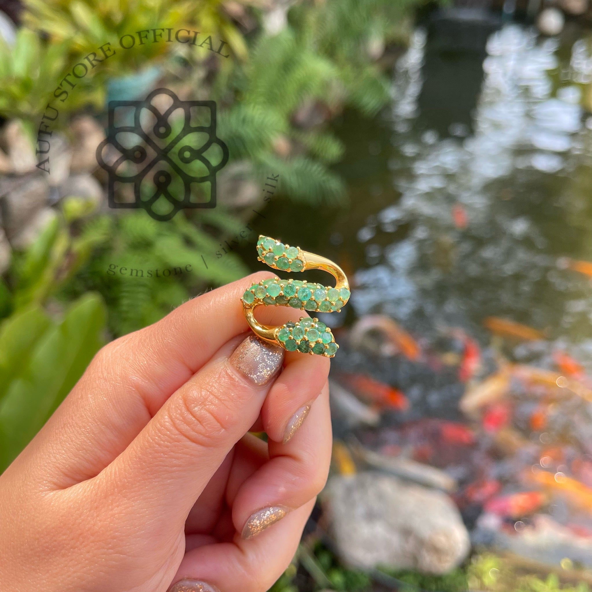 จี้มรกตลายงู รุ่น “Emerald Serpent Royale” “นาคามรกต” Emerald Serpent Royale – Multi-Emerald Pendant