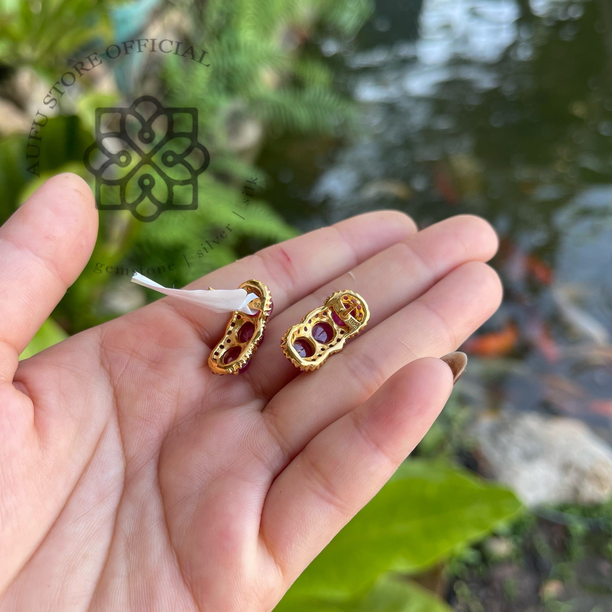 ต่างหูทับทิมโบราณ รุ่น “Crimson Crown” “ชาดาพิไล” Crimson Crown – Vintage Ruby Cabochon Earrings