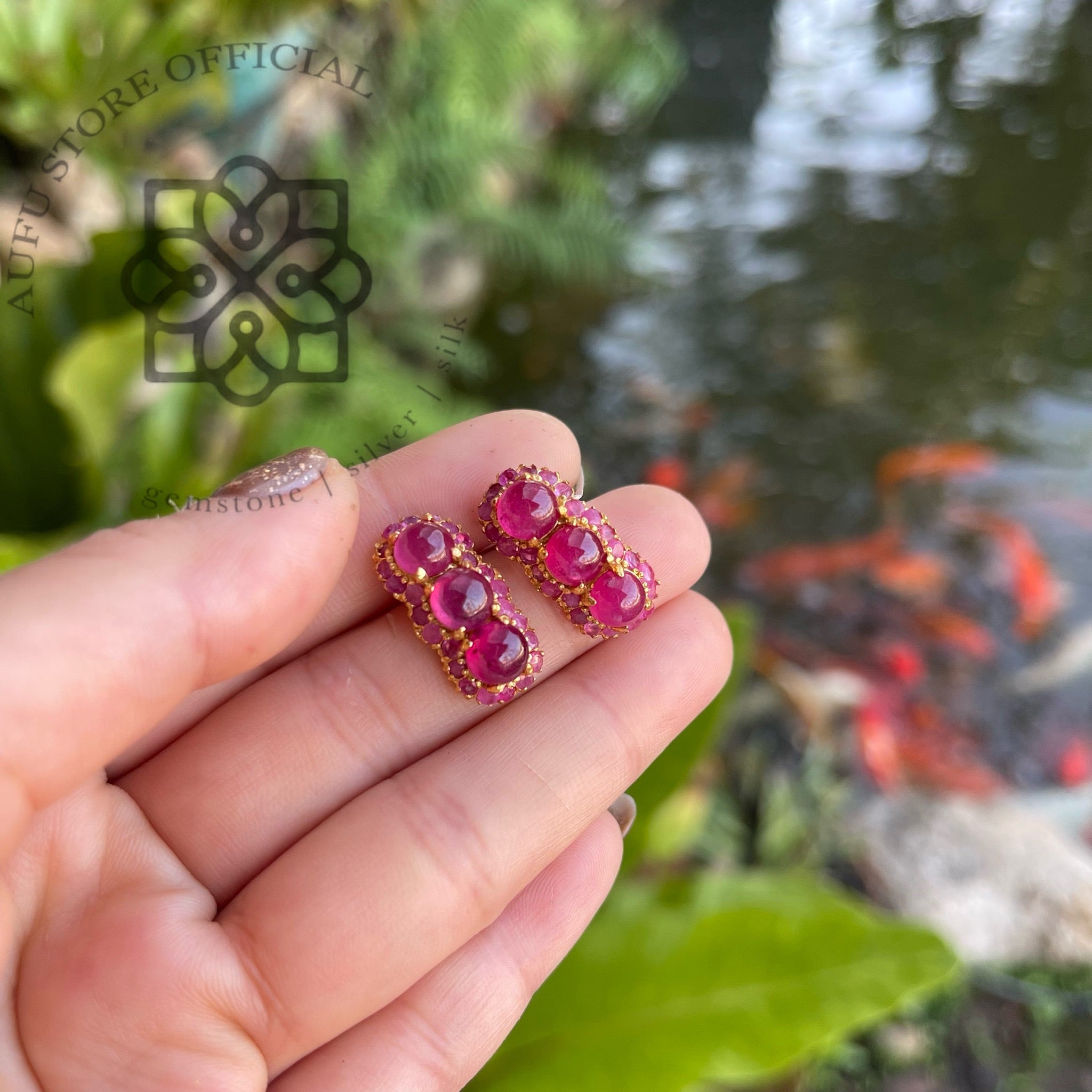 ต่างหูทับทิมโบราณ รุ่น “Crimson Crown” “ชาดาพิไล” Crimson Crown – Vintage Ruby Cabochon Earrings