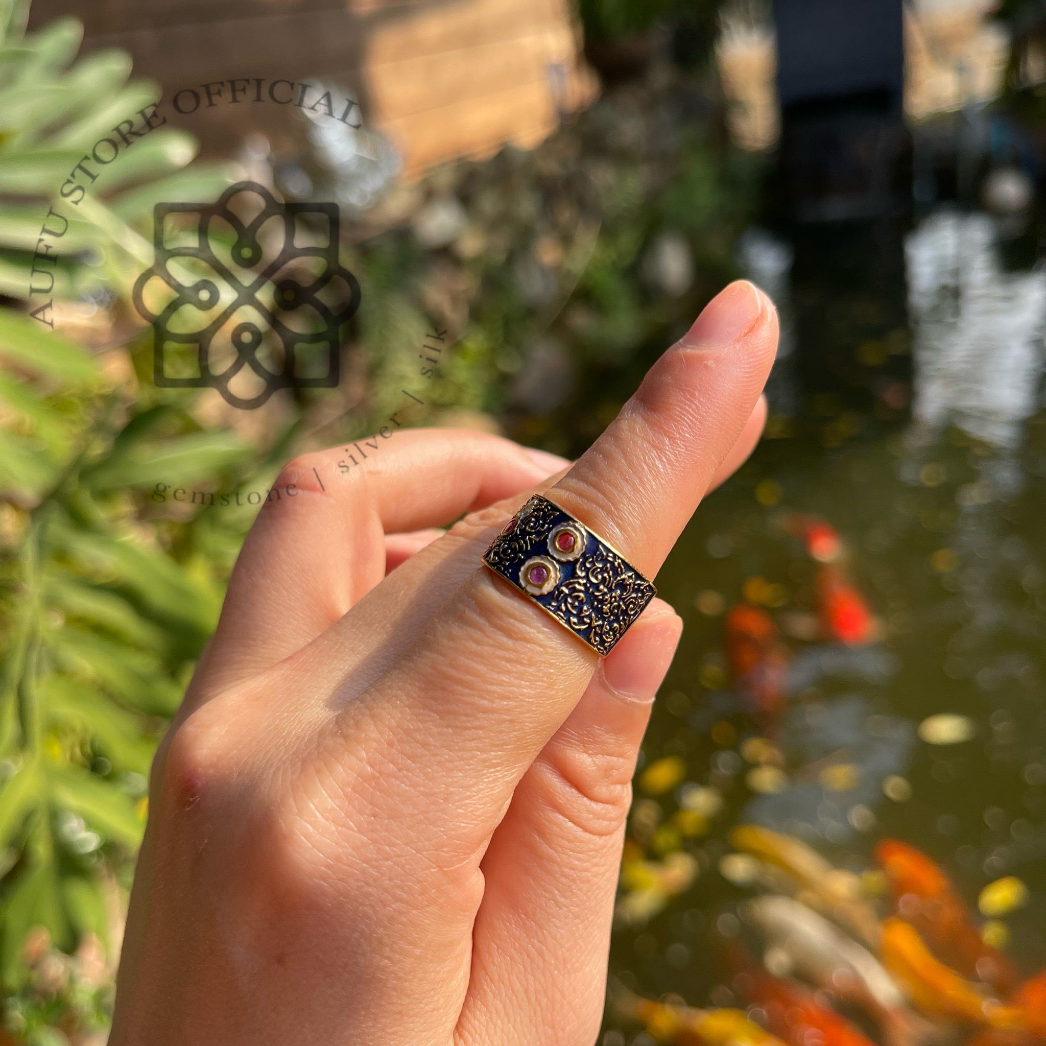 แหวนถมดำลายโบราณ ประดับทับทิม – งานลงยาโบราณ Vintage Black-Enamel Ruby Ring – Thai Traditional Style