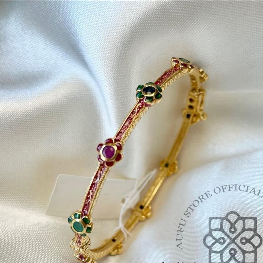 กำไลอัญมณีดีไซน์ดอกไม้ ประดับพลอยหลากสี สไตล์คลาสสิกหรู Elegant Floral Multi-Gemstone Bracelet in Classic Design