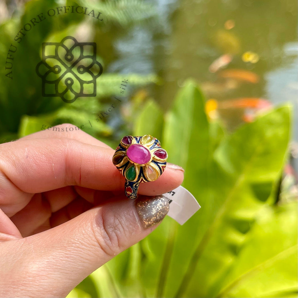 แหวนทับทิมนพเก้าลายดอกบัว – รุ่น Royal Lotus Ruby Ring “บุปผามงคล”
Royal Lotus Ruby Ring – Navaratna Floral Design