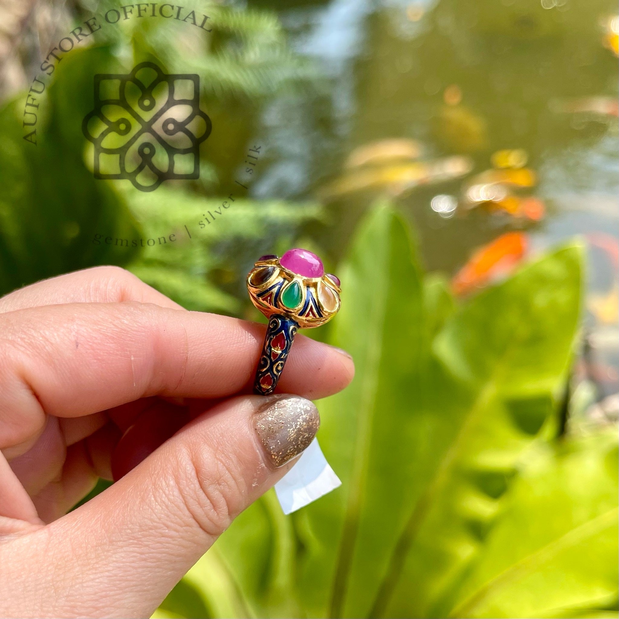 แหวนทับทิมนพเก้าลายดอกบัว – รุ่น Royal Lotus Ruby Ring “บุปผามงคล”
Royal Lotus Ruby Ring – Navaratna Floral Design