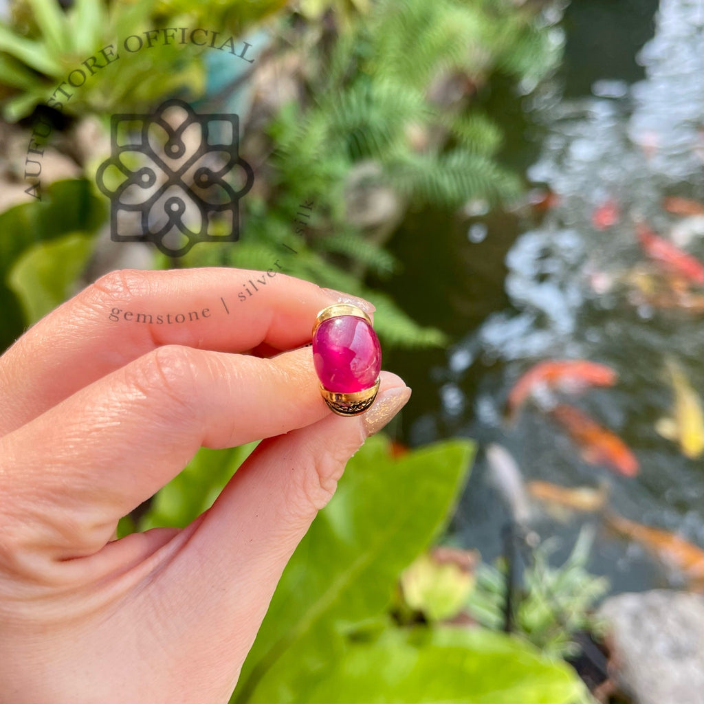 แหวนทับทิมก้อนโบราณ รุ่น “Royal Red Ember” “อัคนีวรรณ” Royal Red Ember – Antique Ruby Cabochon Ring
