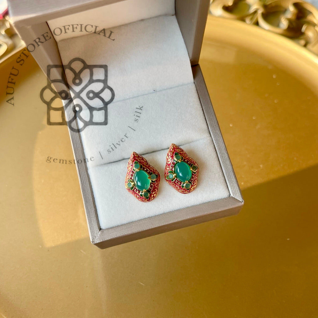ต่างหูโมราเขียวงานลงยาโบราณ รุ่น “Emerald Bloom”รุ่น “บุปผามณี” Green Agate Enamel Earrings – “Emerald Bloom” Collection