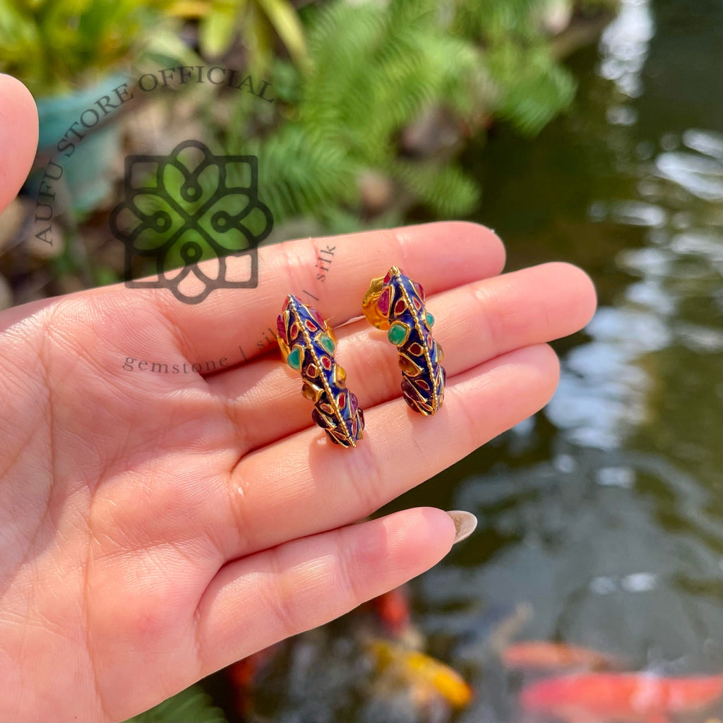 ต่างหูพลอยเจ็ดสีโบราณ รุ่น “Royal Arc” “อัศจรรย์โค้งมณี” Royal Arc – Multi-Gemstone Vintage Earrings