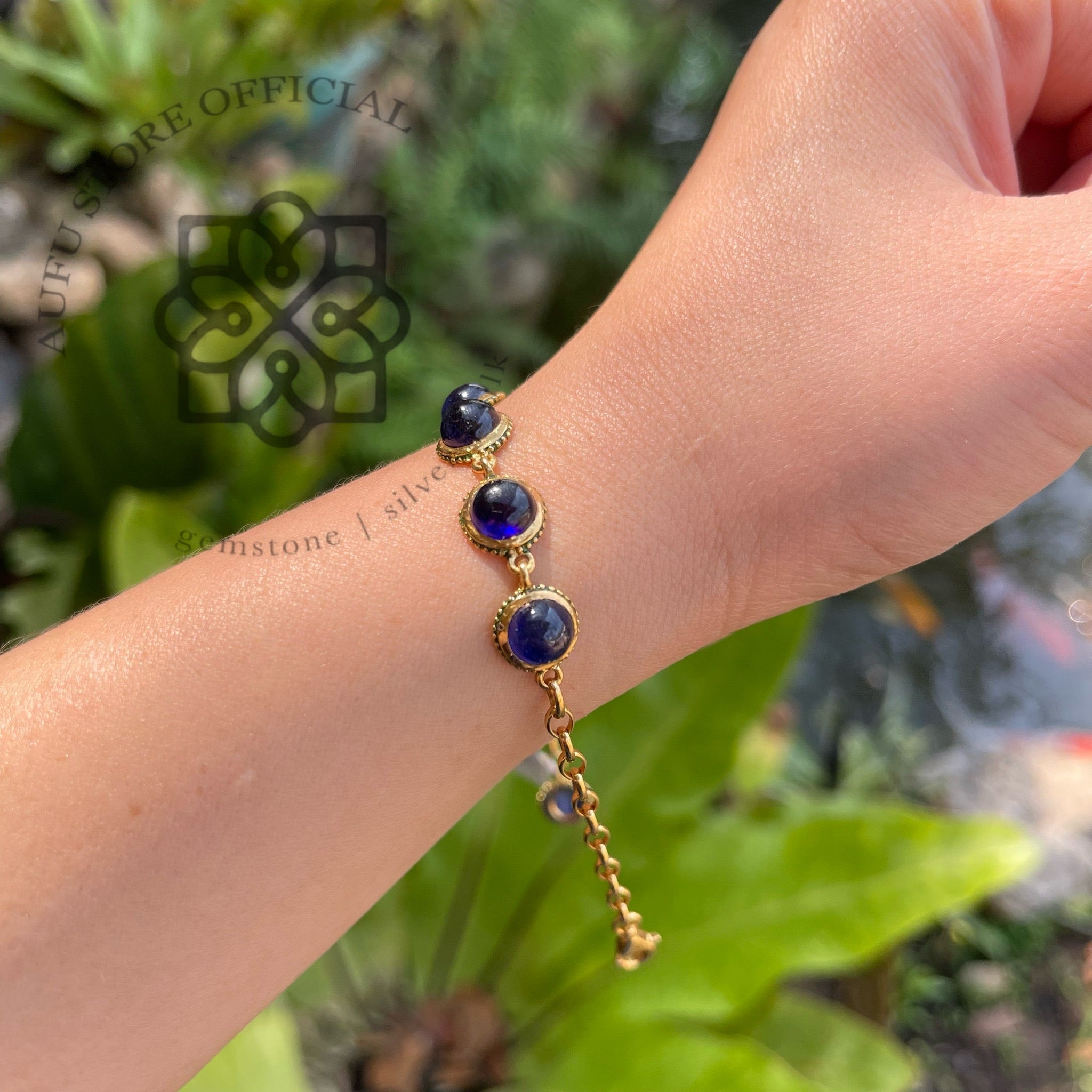 สร้อยข้อมือไพลิน รุ่น “Midnight Sapphire Elegance” “ศิลาไพลินรัตติกาล” Midnight Sapphire Elegance – Premium Blue Sapphire Bracelet