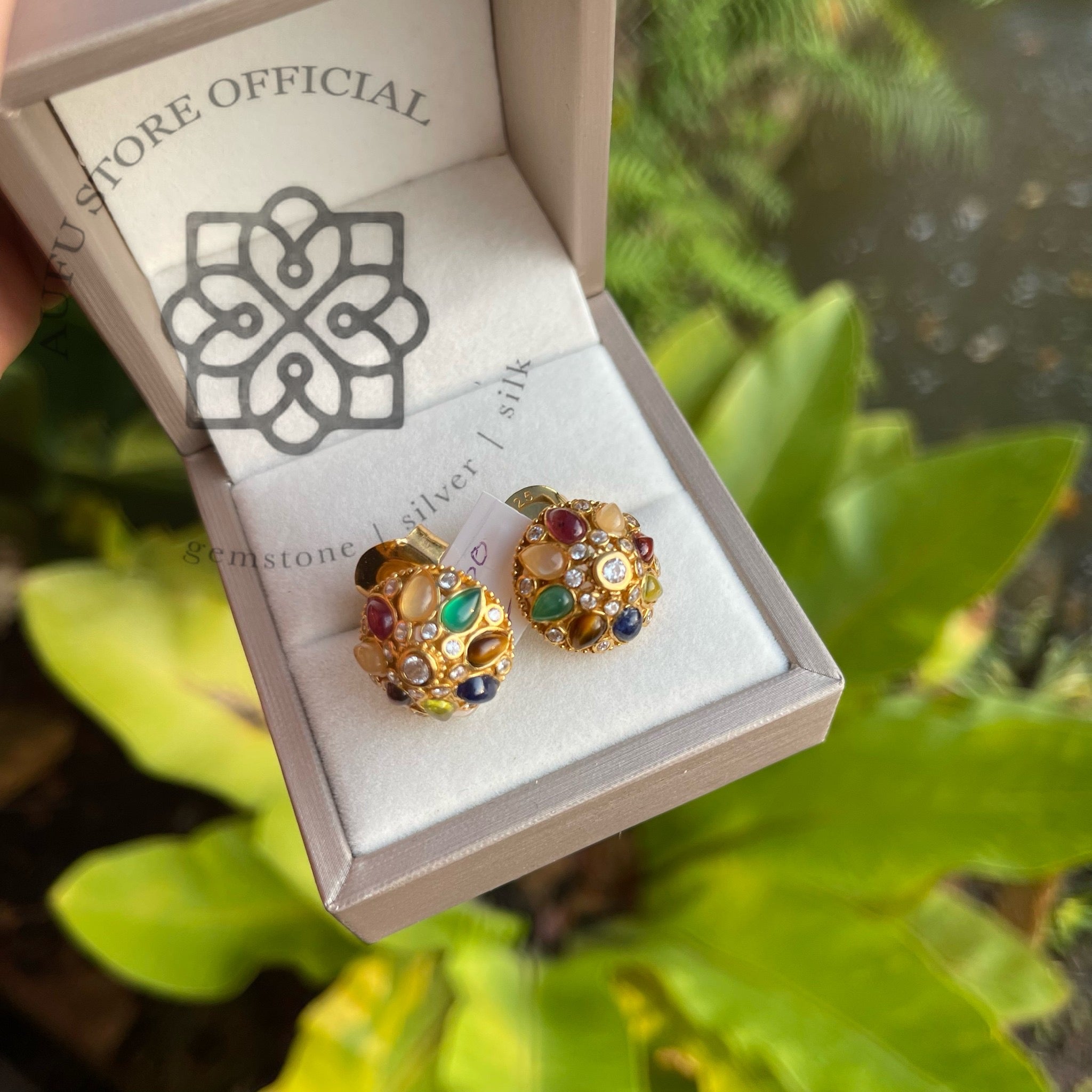 ต่างหูนพเก้าทรงโดม รุ่น “Nine Treasures Dome” “เก้าศรีมงคล” Nine Treasures Dome – Navaratna Cluster Earrings