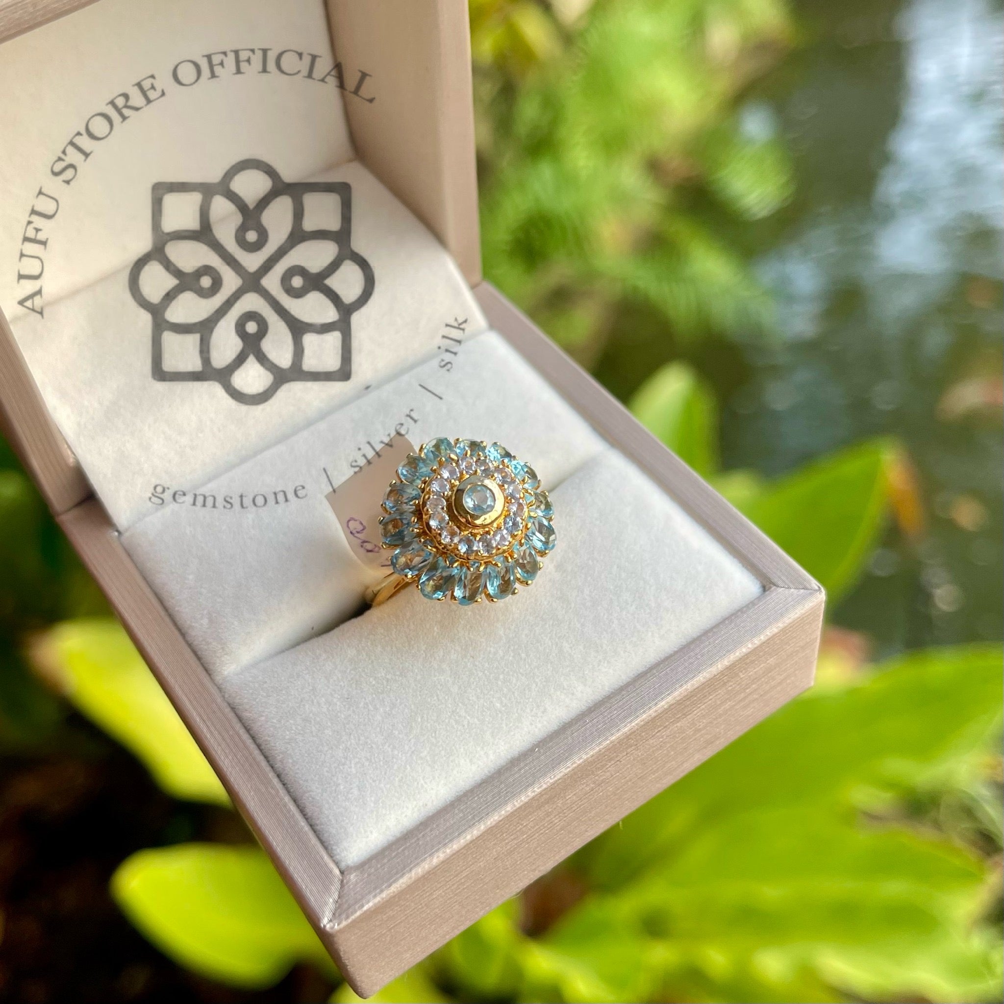 แหวนอความารีนทรงดอกไม้ รุ่น “Aqua Bloom” “บุปผาอำไพ” Aqua Bloom – Floral Aquamarine Cluster Ring