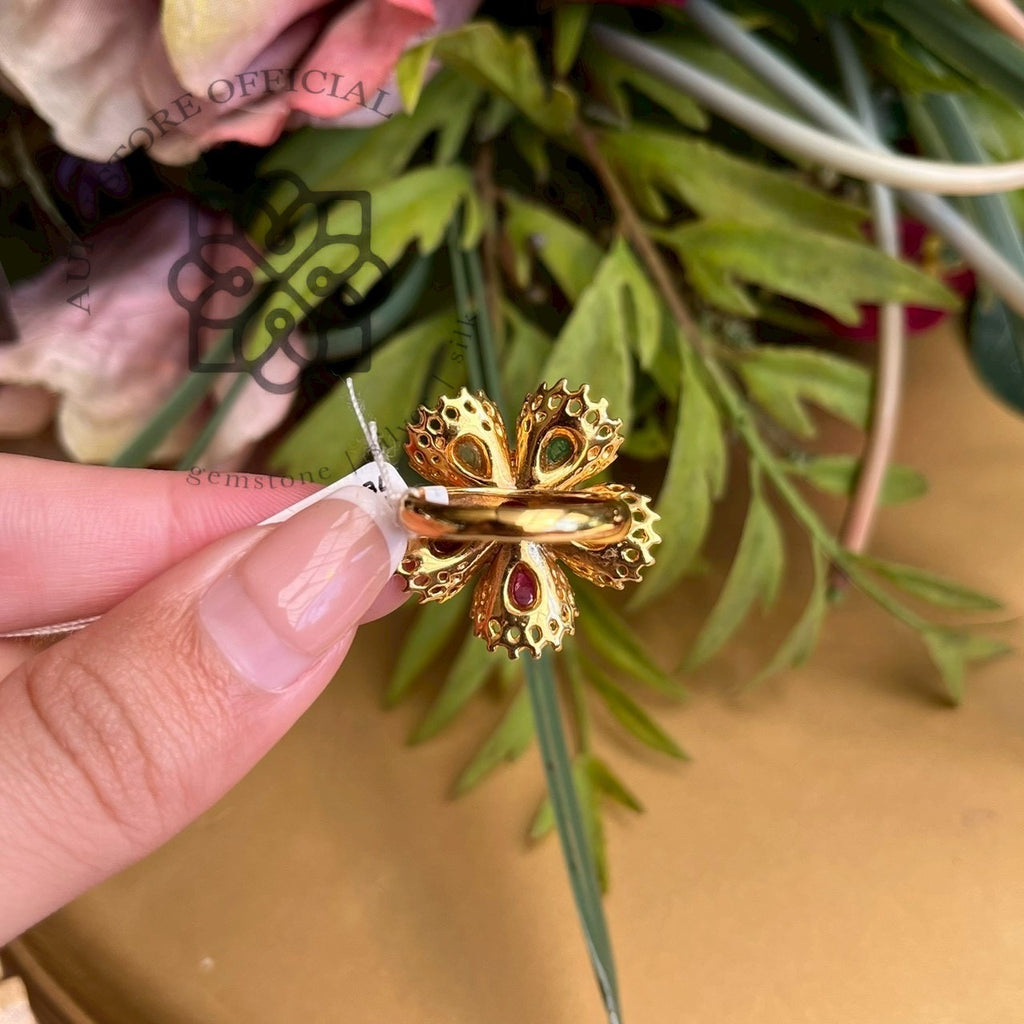 แหวนทับทิมนพรัตน์ดีไซน์ดอกไม้ “Royal Navaratna Bloom” ลายบุปผาราชนี Royal Navaratna Bloom – Ruby & Navaratna Floral Ring