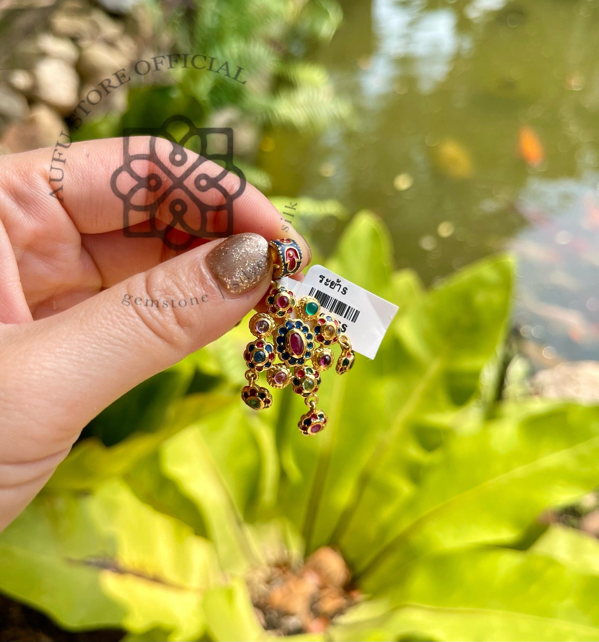 จี้นพเก้าทรงห้อยระย้า รุ่น “Royal Lotus Charm” หรือแบบไทยหรู: มณีจักรพรรดิ Royal Lotus Charm – Ruby Navaratna Pendant
