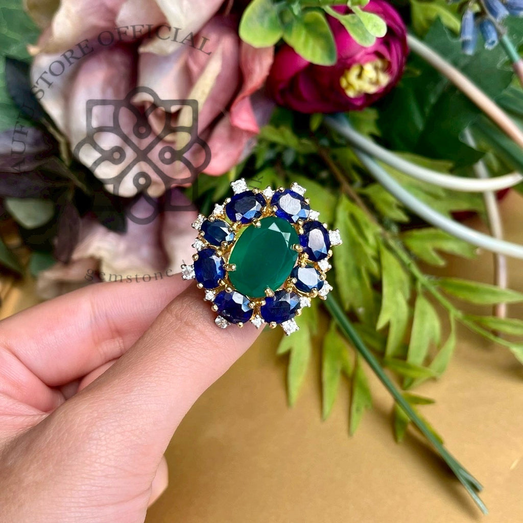 แหวนพลอยโมราเขียวล้อมไพลิน งานหรู ดีไซน์วินเทจ ตัวเรือนเงินแท้ 925 ชุบทอง Green Agate & Blue Sapphire Halo Ring, 925 Sterling Silver Gold-Plated