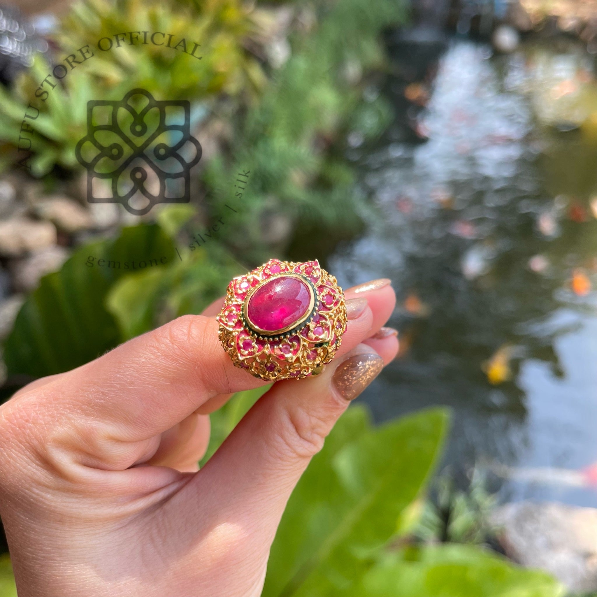 แหวนลงยาโบราณประดับทับทิม รุ่น “Crimson Dynasty” สุวรรณทับทิม Crimson Dynasty – Royal Enamel Ruby Ring