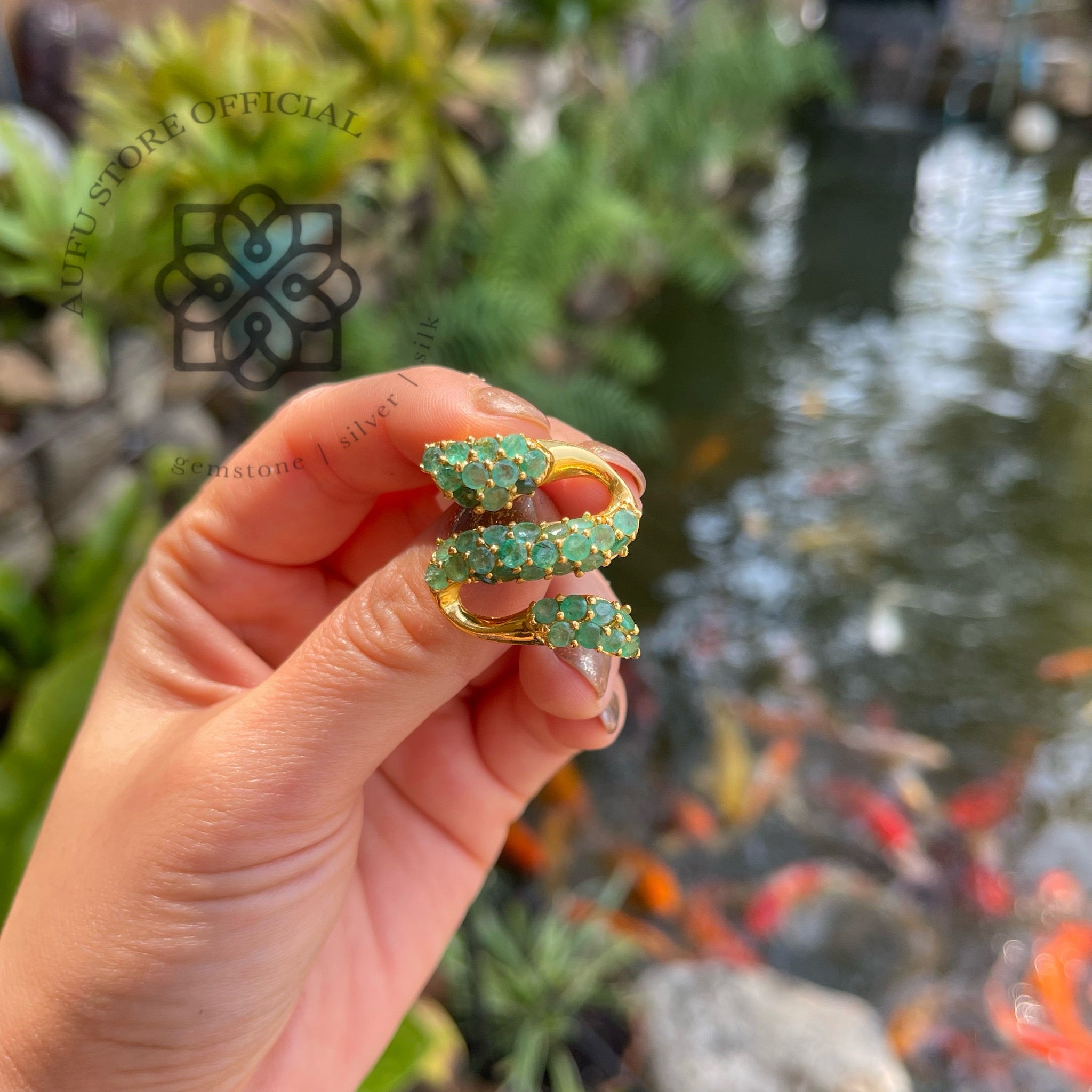 จี้มรกตลายงู รุ่น “Emerald Serpent Royale” “นาคามรกต” Emerald Serpent Royale – Multi-Emerald Pendant