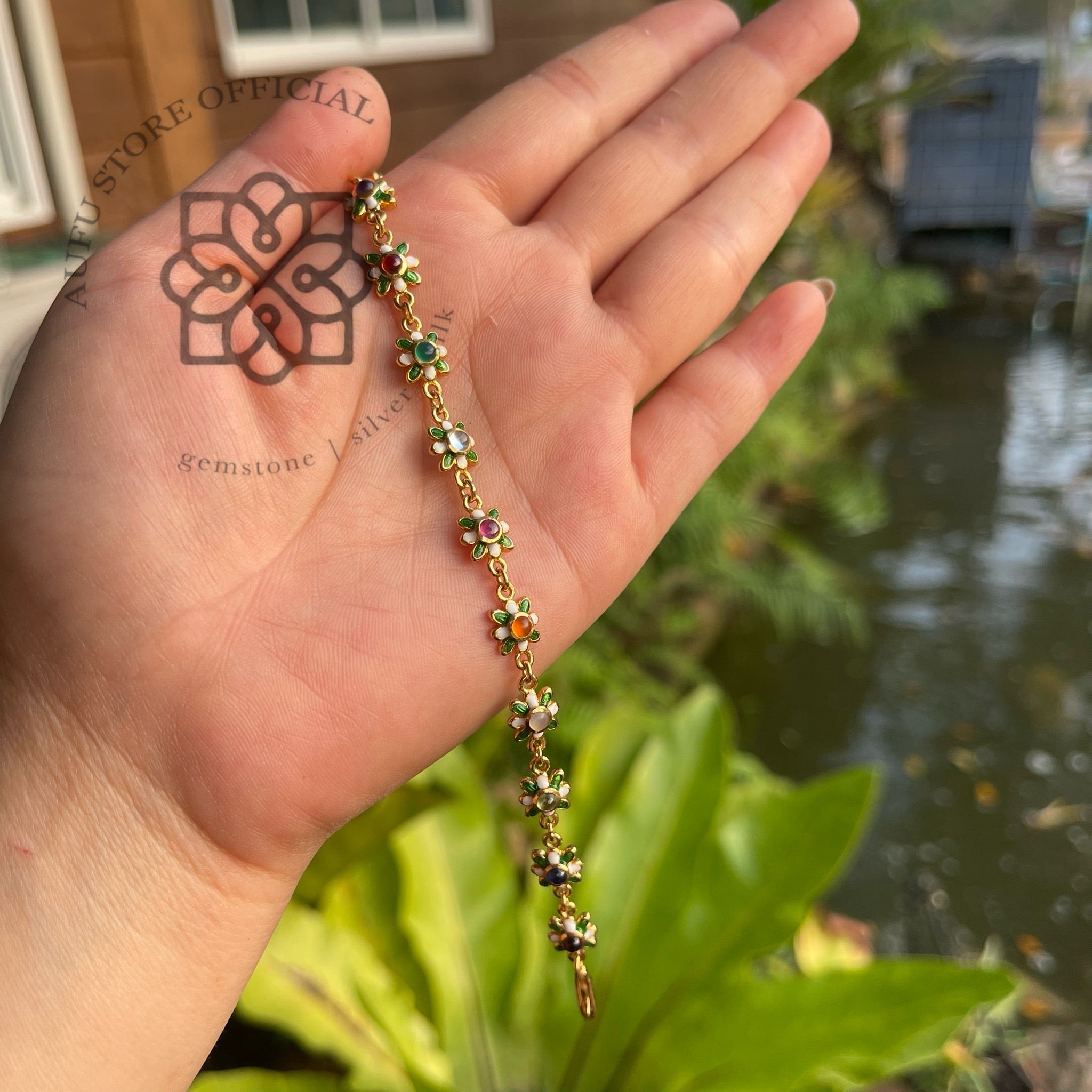 สร้อยข้อมือดอกไม้ลงยา รุ่น “Floral Harmony” “บุปผาสกล” Floral Harmony – Enamel & Multi-Gemstone Bracelet