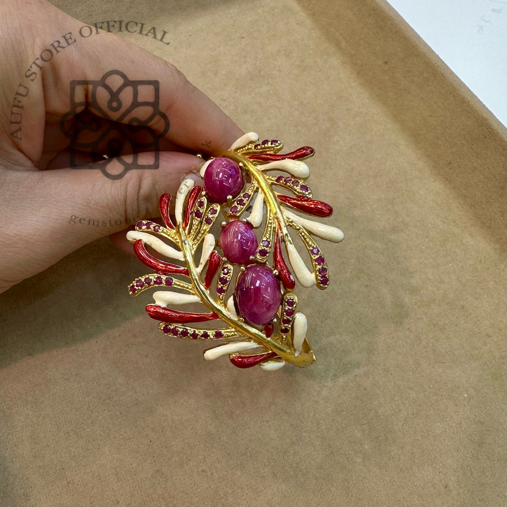 กำไลทับทิมลงยา รุ่น “Royal Ruby Fern” “ศิขราสชาดา” Royal Ruby Fern – Ruby Cabochon Enamel Heritage Bangle