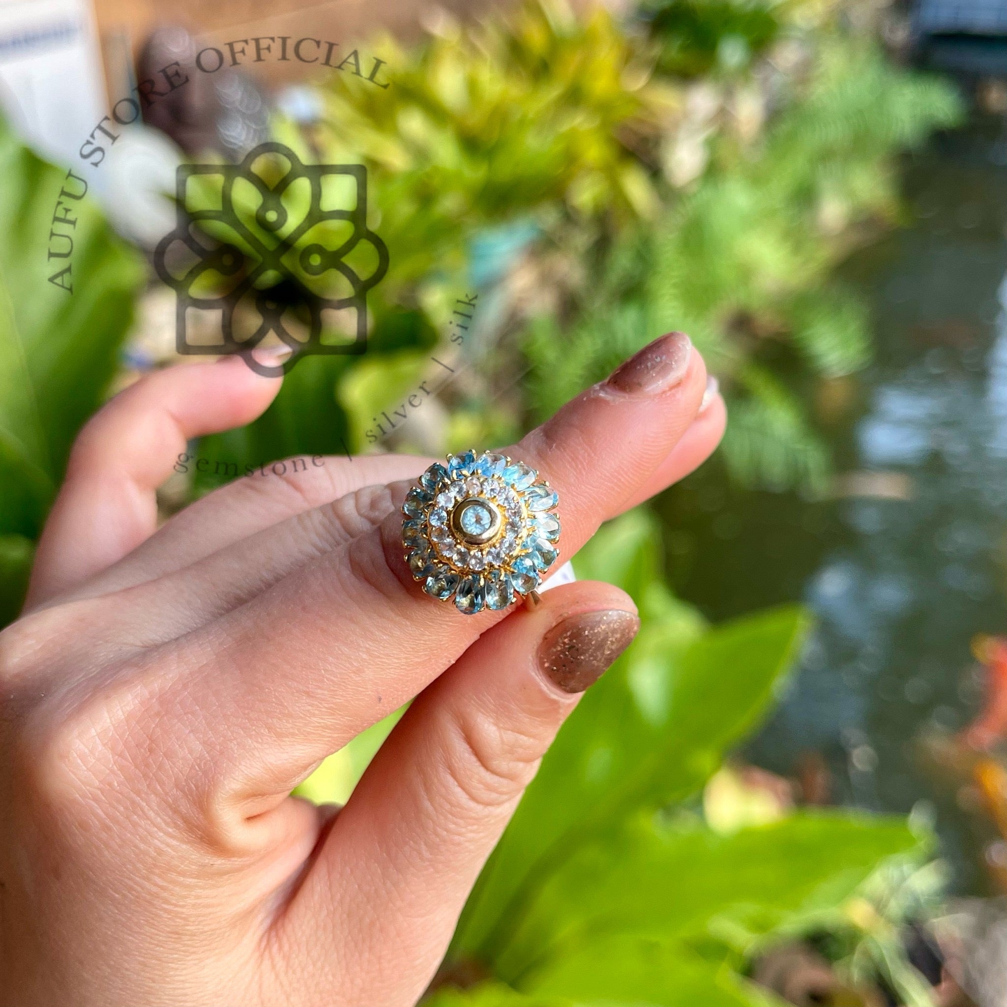 แหวนอความารีนทรงดอกไม้ รุ่น “Aqua Bloom” “บุปผาอำไพ” Aqua Bloom – Floral Aquamarine Cluster Ring