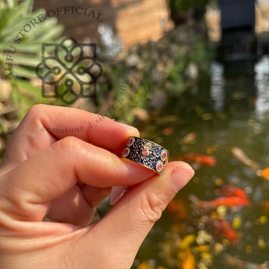 แหวนถมดำลายโบราณ ประดับทับทิม – งานลงยาโบราณ Vintage Black-Enamel Ruby Ring – Thai Traditional Style