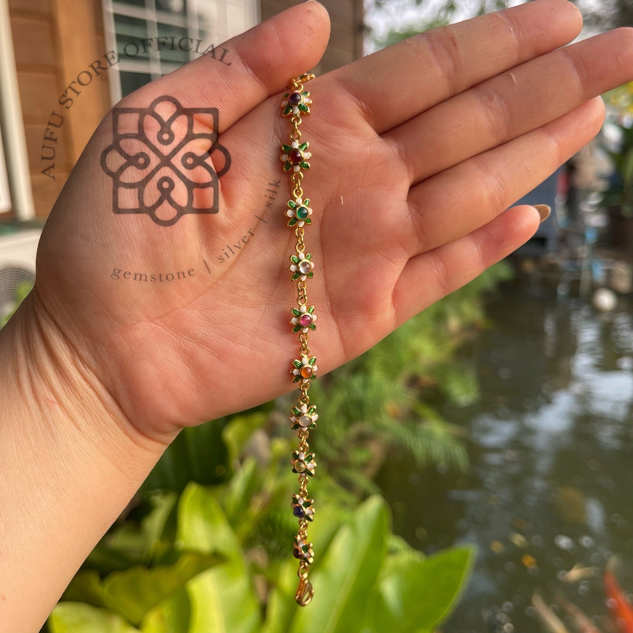 สร้อยข้อมือดอกไม้ลงยา รุ่น “Floral Harmony” “บุปผาสกล” Floral Harmony – Enamel & Multi-Gemstone Bracelet