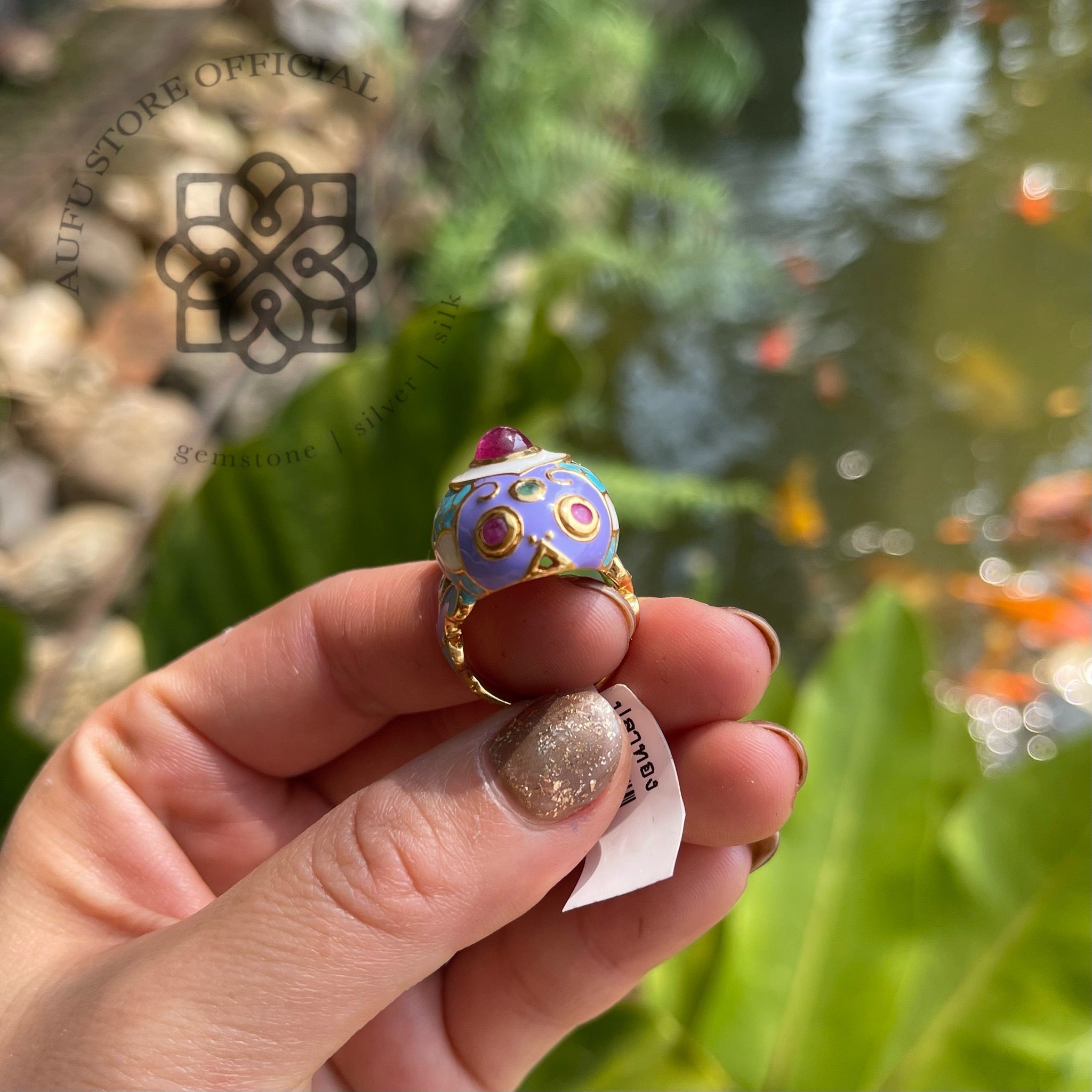 แหวนปลามงคลลงยาโบราณ – ทับทิมนพเก้า รุ่น Royal Koi Ruby Ring
“Royal Enamel Koi Ring – Ruby & Navaratna”