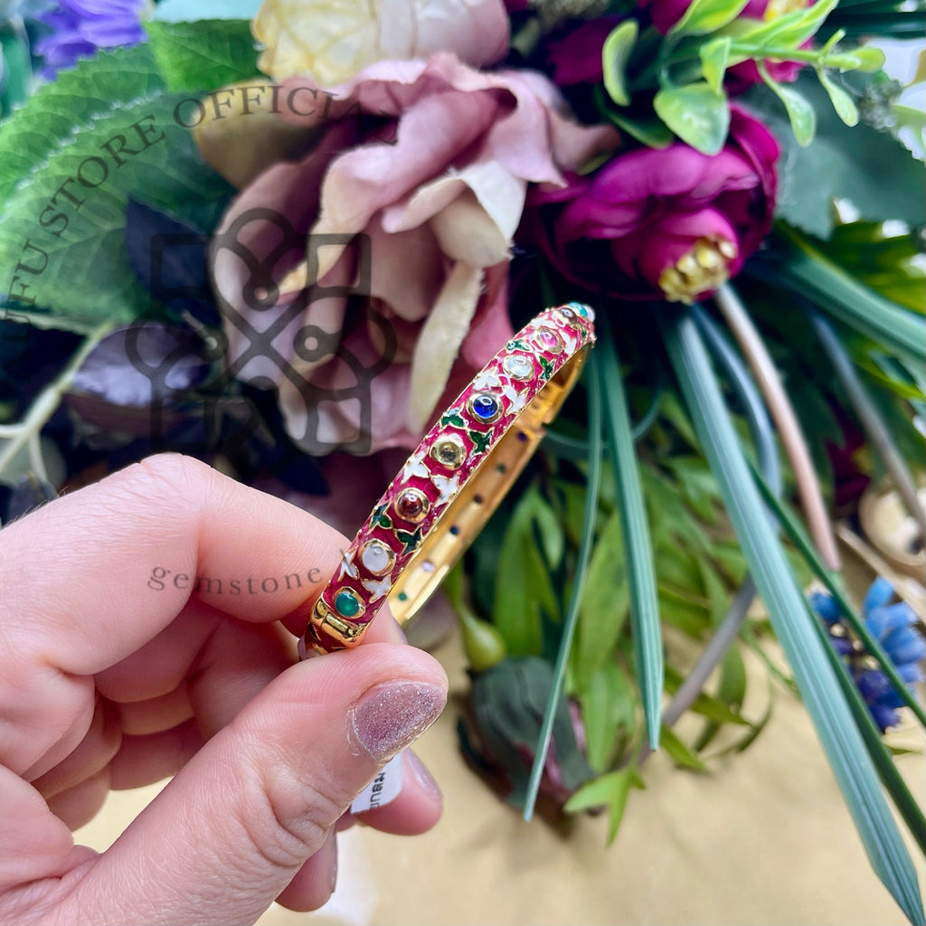 กำไลข้อมือพลอยนพเก้า ลงยาแดงลายดอก – Nine Gems Enamel Bangle