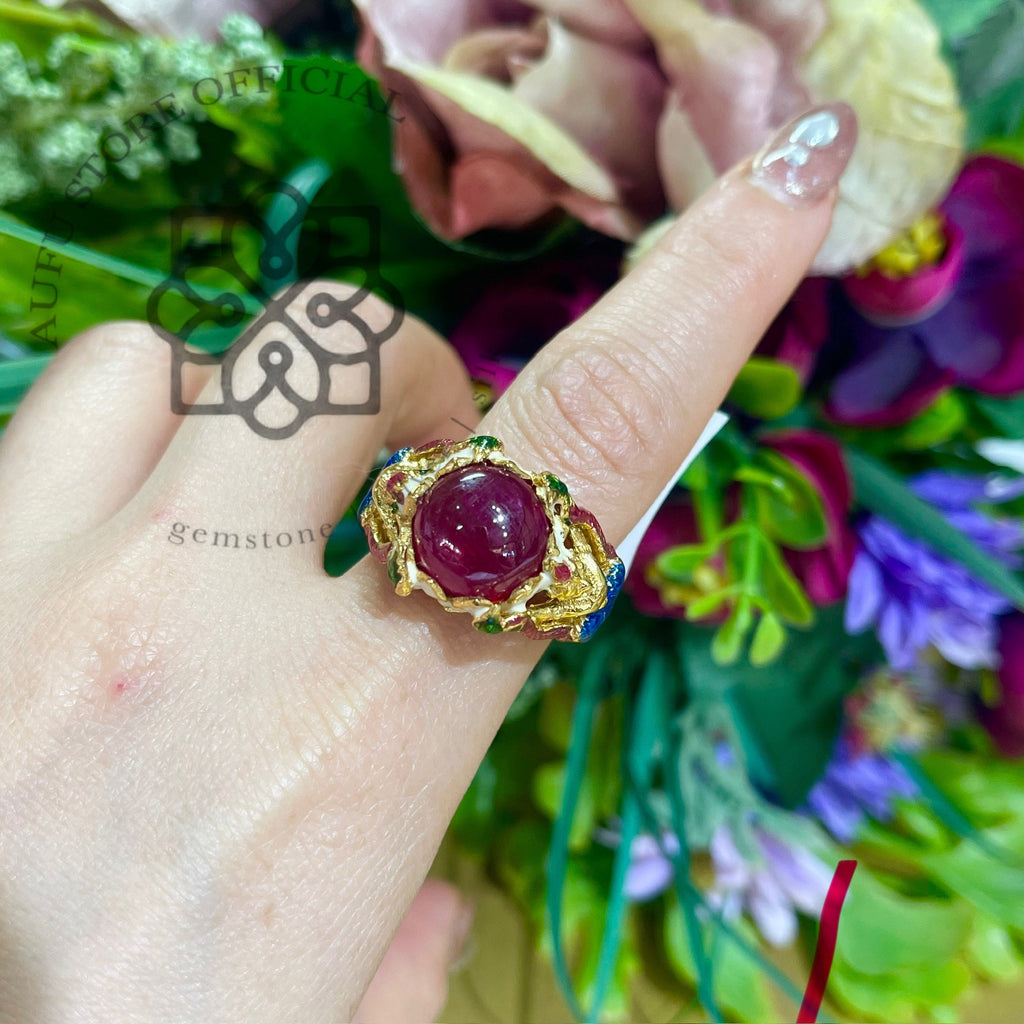 แหวนทับทิมทรงหลังเบี้ย “บุปผารัตติกาล” ตัวเรือนเงินแท้ 925 ชุบทอง ลงยาลายไทย